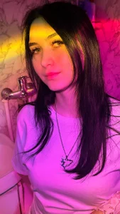 HolyRayLove This is me in the bathroom (continued in the fan club)🫣 Pic 2