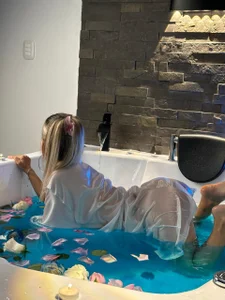 BritnyBlossom Jacuzzi 💦 Foto 2