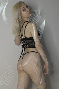 Public de blondeorbrunette  2 photos