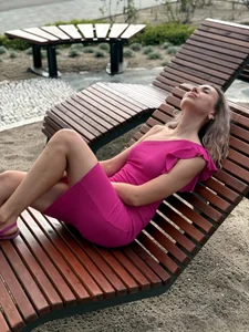 KiraNikson beauty walk Pic 2