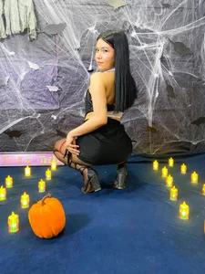 Too Hot to be Spooky👻🎃 de MitsuriGray  4 Imagens