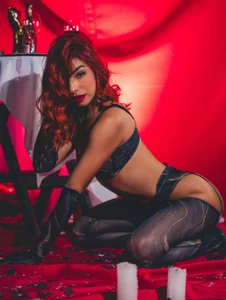 Emmily_Savageのlove is in the air💕🥂の 2枚の写真