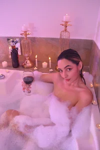 MelissaMoore_ A drink with me Immagine  5