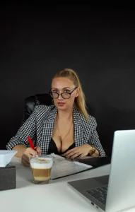 IsabellaDeRosa In the office зображення 4