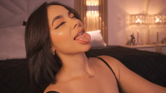 imLeanna_ Tell me… am I distracting you? 😈 slika 3