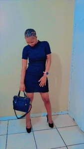 BadGirlMona: Public ( 4 фото)