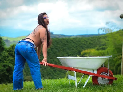 emilyy_cooperr sexi nature Foto 2