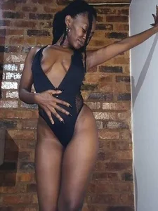 chocolatehotwife Public Pic 6