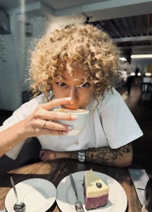 Public de leyaaftermidnight  5 Imagens