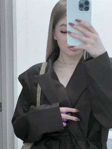 Public od HillaryMaze  2 snímek