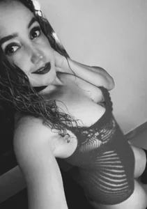 ChloeeTaylorrのnaughty girlの 2枚の写真