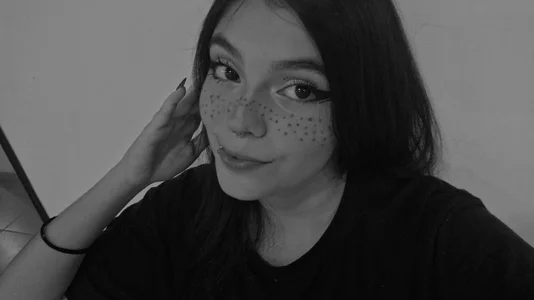 cutee_andrea Soft look, wild thoughts… 🖤🤍 Pic 3