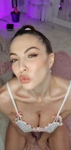 Making you blush 💕 de RebeccaRese  8 photos