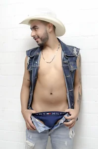 ItsMeEros: Cowboy ( 6 фото)