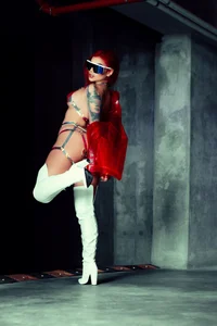 LeaThompsonCyber red Bild 2