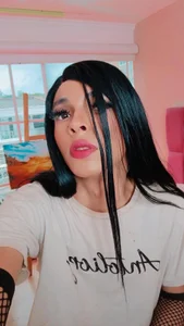 CLAIRE_EMPIRE Public Immagine 