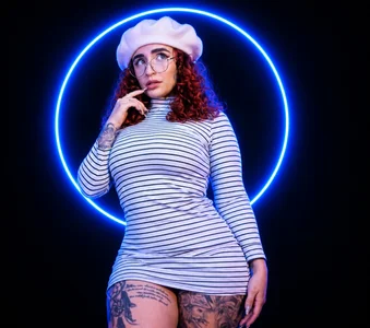 catalehia_moonlightt RED AND BLUE Pic