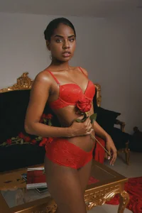 AdharaBrown Adhara Brown Poză