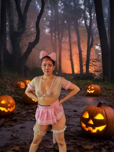 ScarlettParker Sweet or naughty? 🥵🎃 Pic 2