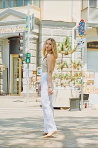 EmilyLorents Public Gambar 3