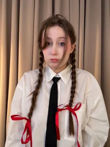 FroggyAnna ✏️hands on a desk boys!!!✏️ Pic 6