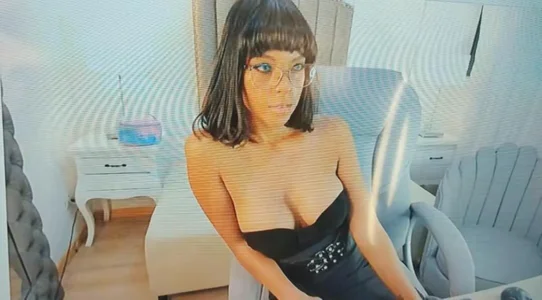 Hannahs_Napit YOUR HOT SECRETARY, READY TO CUM Pic 2