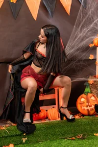 EmmaWilliam1 happy and hot halloween Foto 8