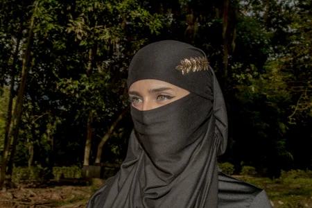 rawiya The mystery walks between the trees ... do you dare to follow me? 🌳🖤😉🔥 Immagine  7