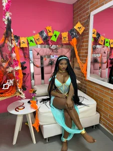 malu_horny_69のyour favorite jasmine 💙💙の 2枚の写真