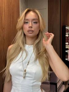 PollyDolly Queen of White Gambar