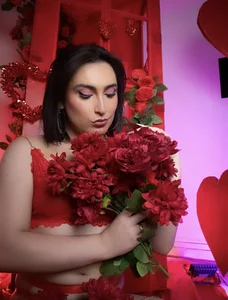 scarlett_taylor007 My big Valentine's Day 💝🌹❤️🙈 Pic 4