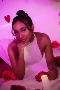 GabrielaLugo a romantic and sensual date Immagine 