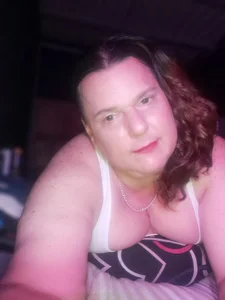 JadeTodd43 It's so hot.... Can someone just spray me and make me wet. Poză 2