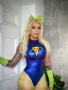 pretty_pettite do you think you can save me?🍕💚🌀 圖片 3