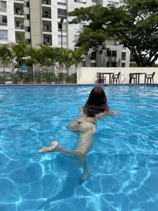 its_me_miley Pool day зображення 2