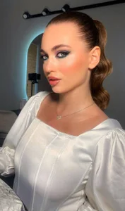 LynneFares Public Pic 4