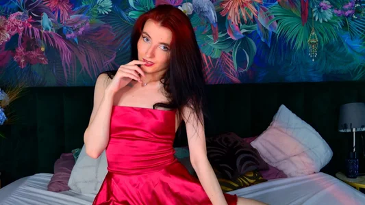 NicoleSinn Red Dress Foto