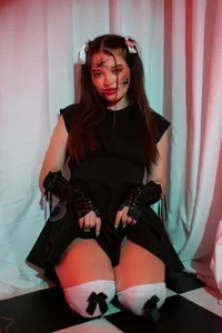 OliviaHalley "Psycho and Charm" Foto 9