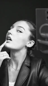 AvelinaSchepp something from a photo shoot Pic 3