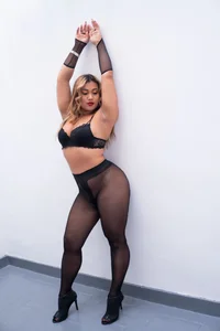 veronica_b07 Elegance Served Cold Pic 6