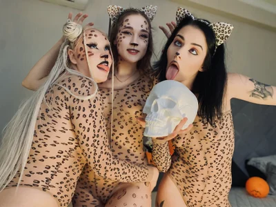 Do you like our Halloween outfits? de RollingTootsie  4 photos