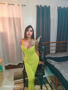 Urqueen_Angel69のworship me?の 2枚の写真