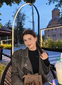 RoyalVelour_ Out for a walk while it’s still warm out 😏 Poză 2