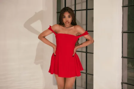 AriaFoster Nature and Elegant 🍂 Pic