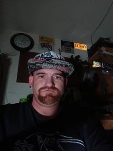 Moistholes Public Immagine  4