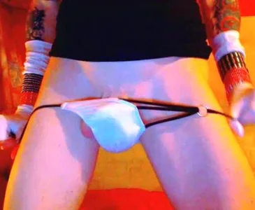 cuxladyboy Public Pic 3