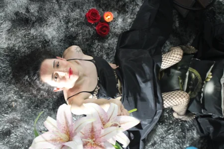 Ivony_Giselle “Between lights and shadows” Bilde 2