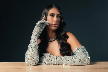 ArianaDumont S H I N E Hình