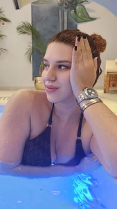 Spa🥵 de NadiraNoor  4 Imagens