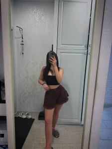 SharikaCampau 🌷 Playful Glances Pic